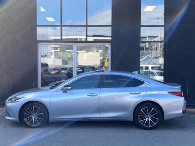 2023 Lexus ES 300h