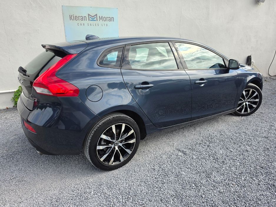 2019 Volvo V40