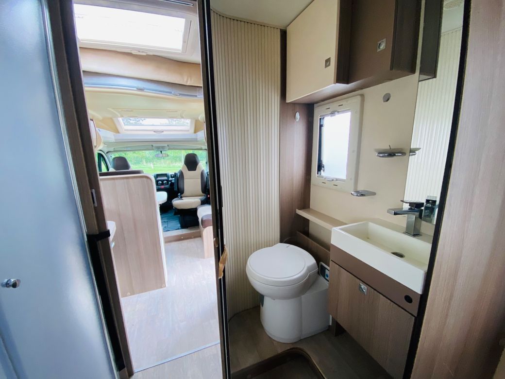 2015 CHAUSSON 718 EB WELCOME R.H.D ISLAND BED 
