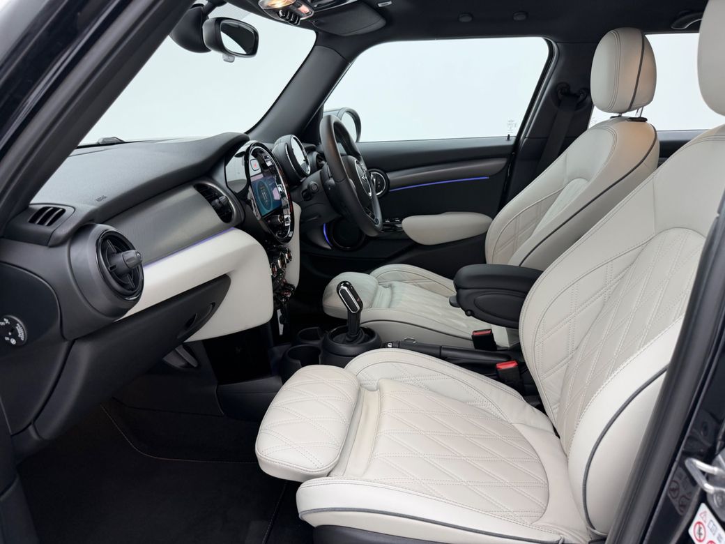 2022 Mini Hatch
