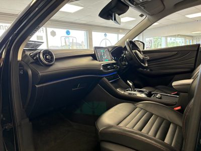2023 MG HS