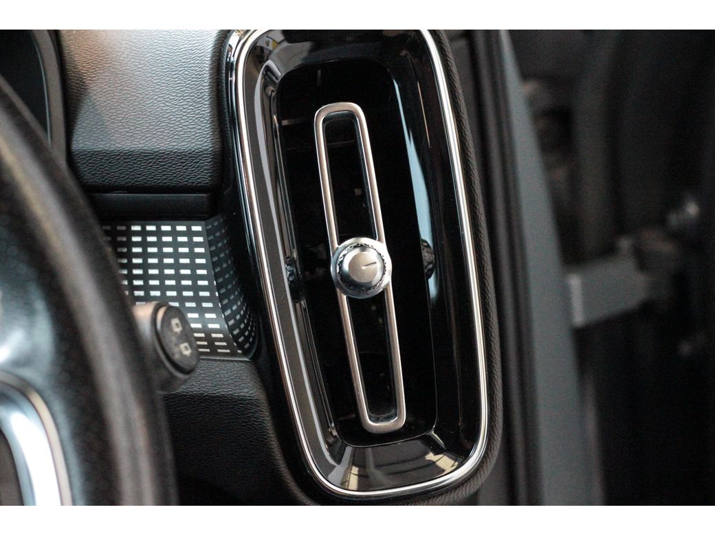 2021 Volvo XC40