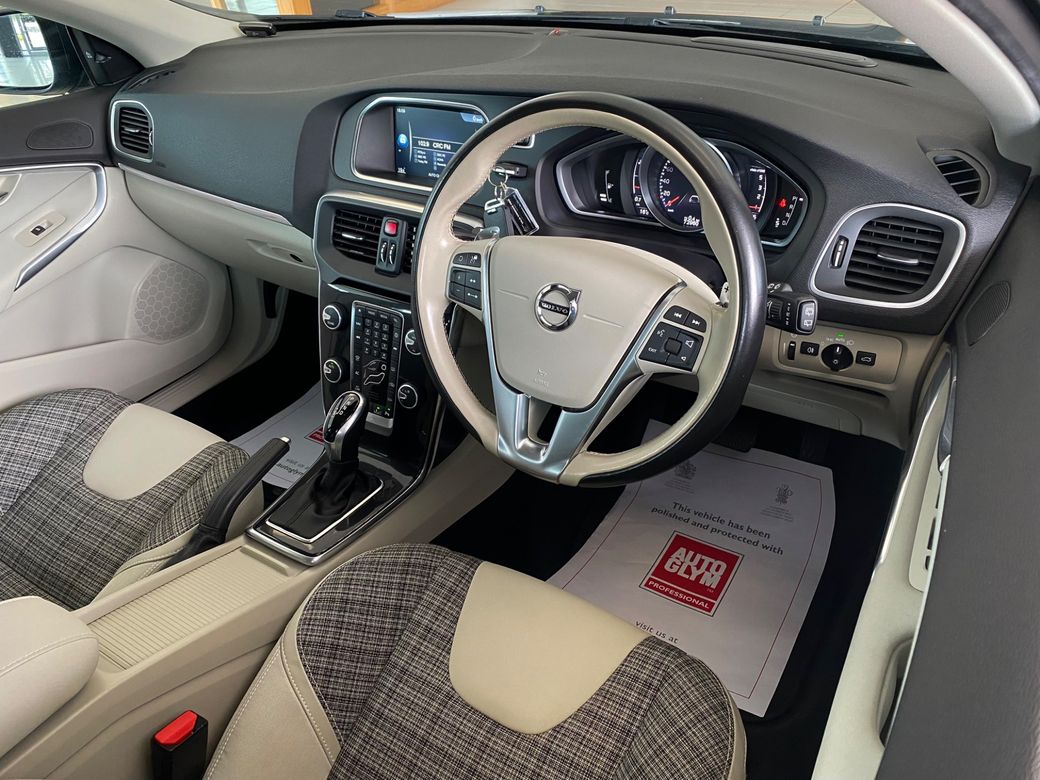 2016 Volvo V40