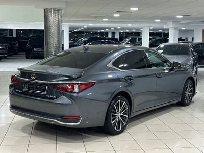 2023 Lexus ES 300h