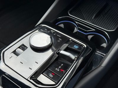 2025 BMW i5