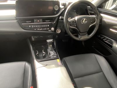 2023 Lexus ES 300h