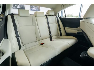 2023 Lexus ES 300h