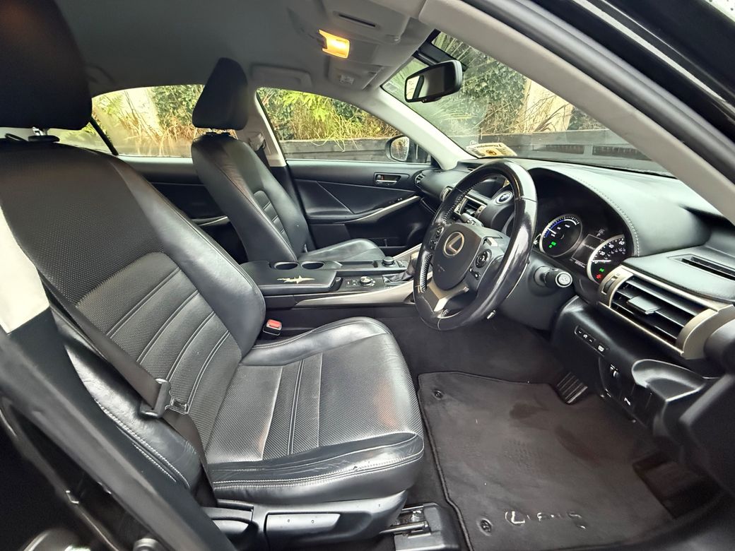 2015 Lexus IS 300h
