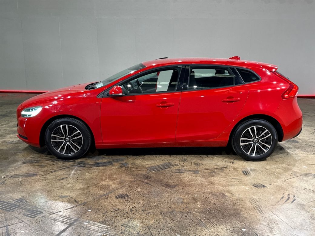 2019 Volvo V40