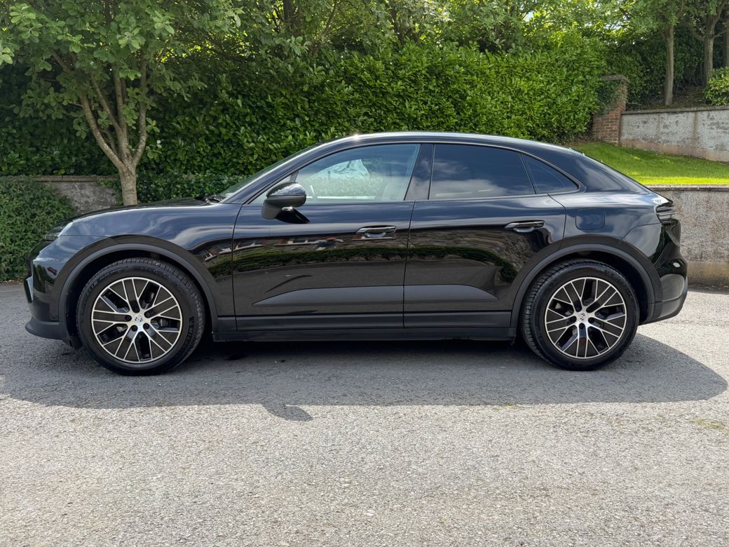 2025 Porsche Macan