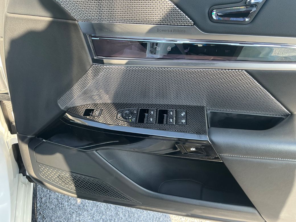 2025 BMW i7