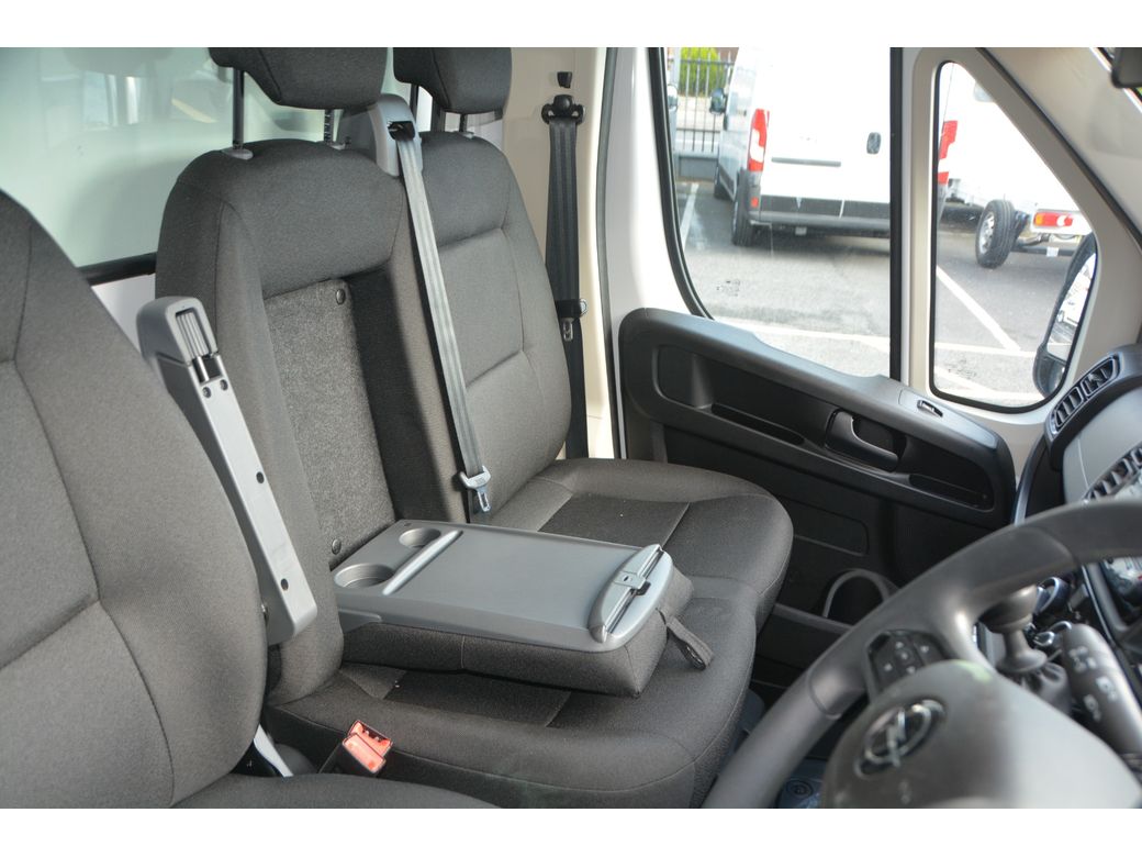 2025 Opel Movano