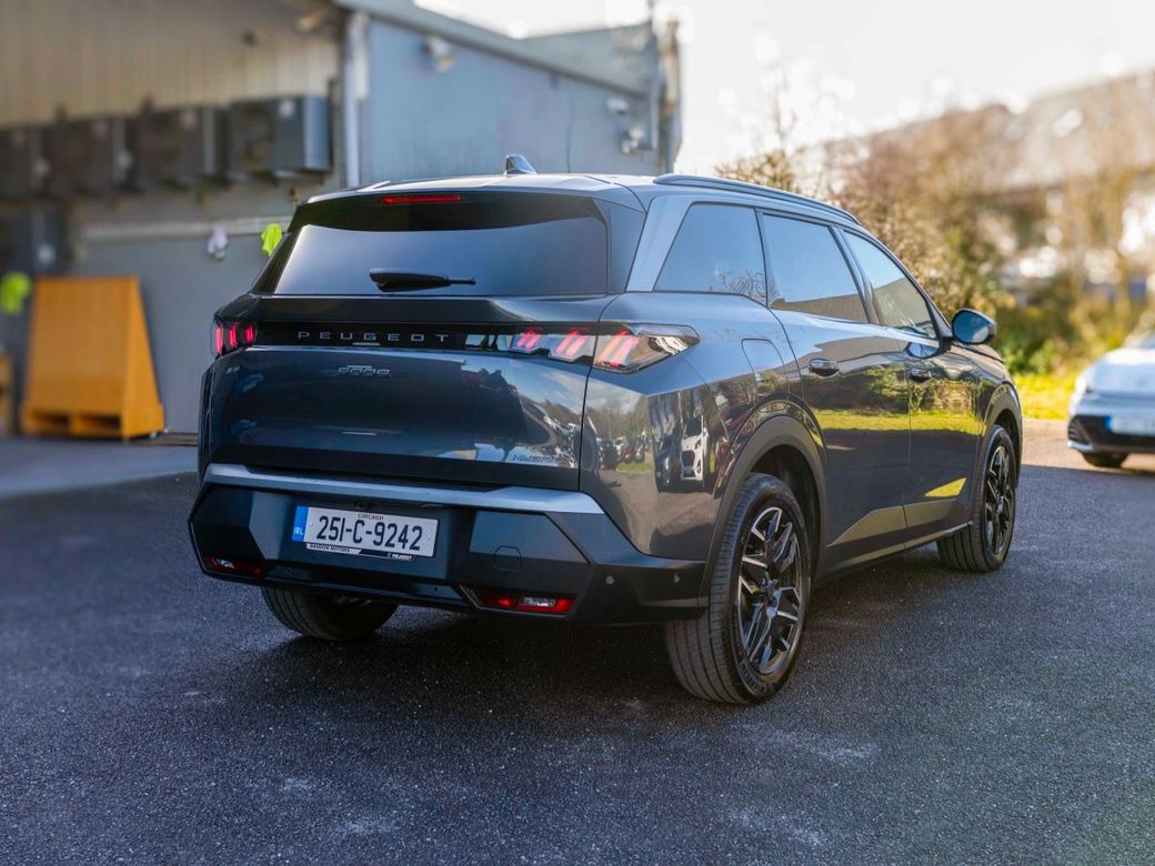 2025 Peugeot 5008
