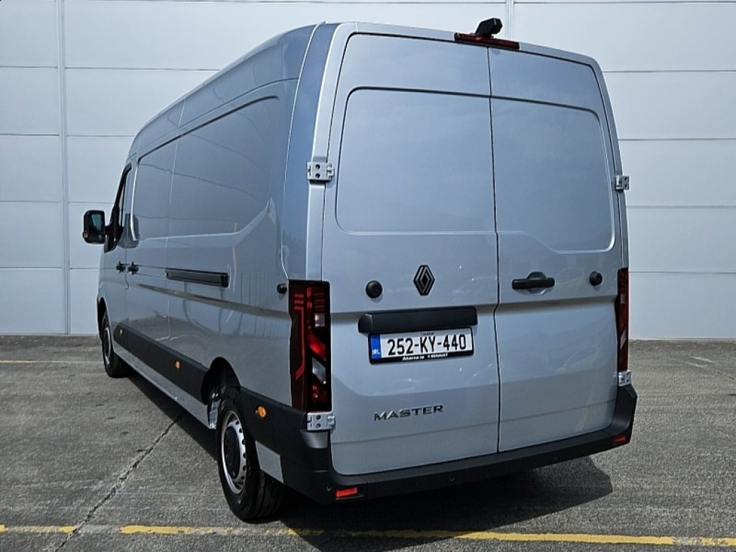 2025 Renault Master