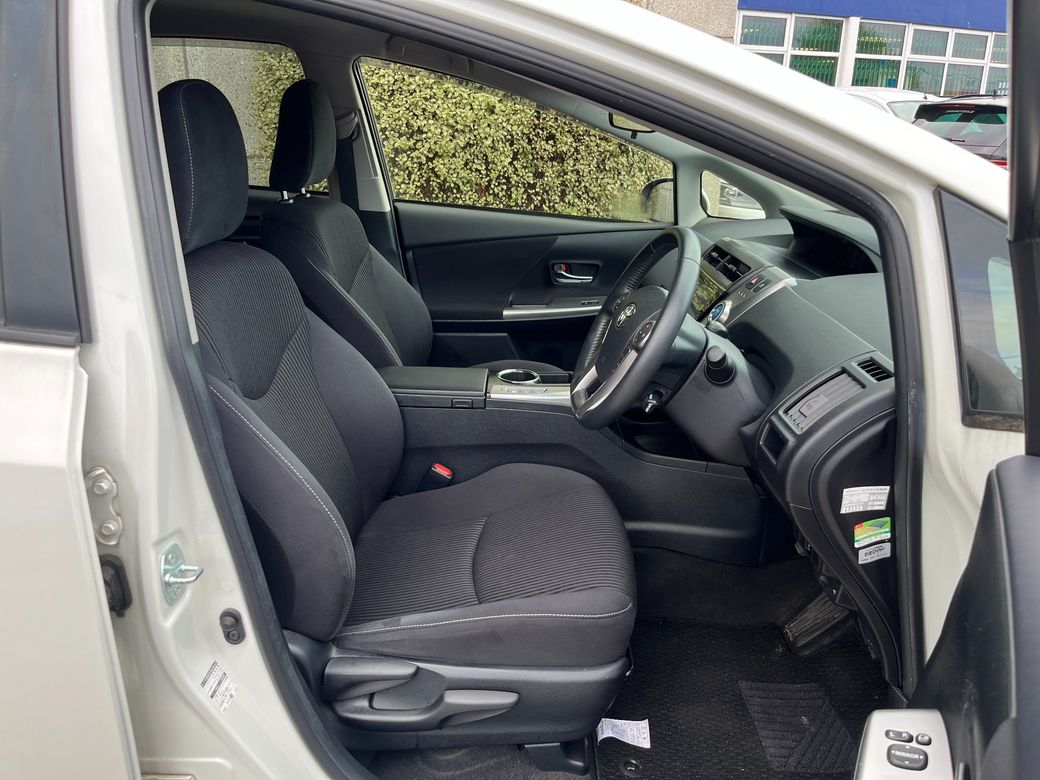2019 Toyota Prius Alpha