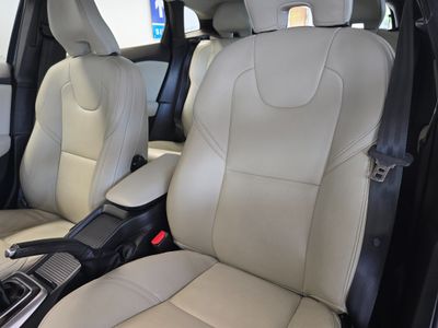 2017 Volvo V40