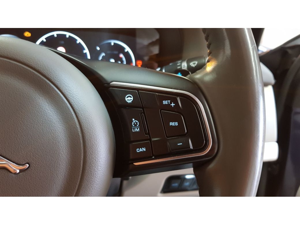 2017 Jaguar XF