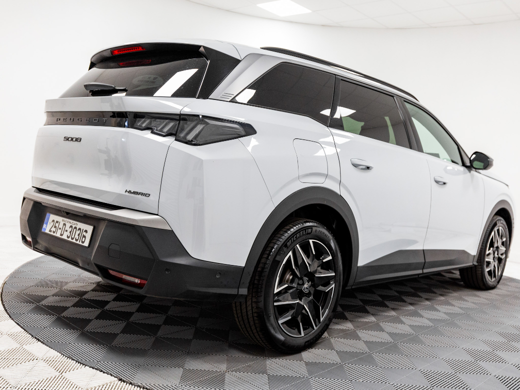 2025 Peugeot 5008