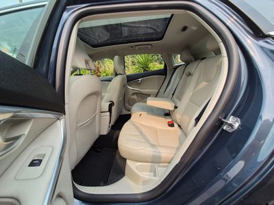 2020 Volvo V40