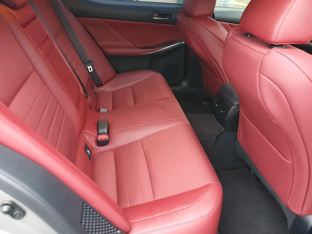 2017 Lexus IS 300h