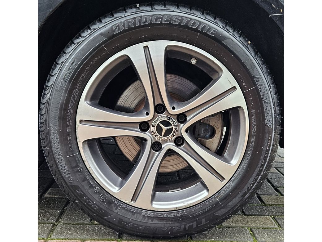 2019 Mercedes-Benz E 220