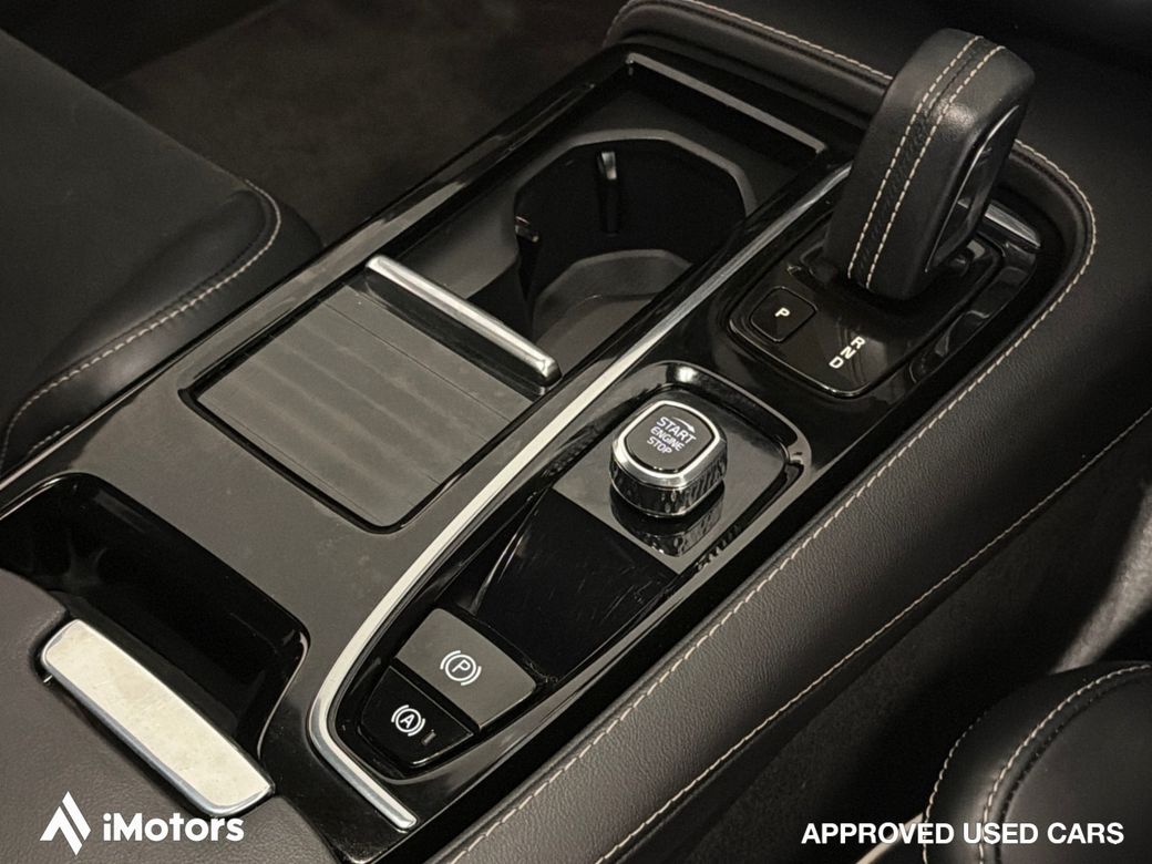 2022 Volvo S90