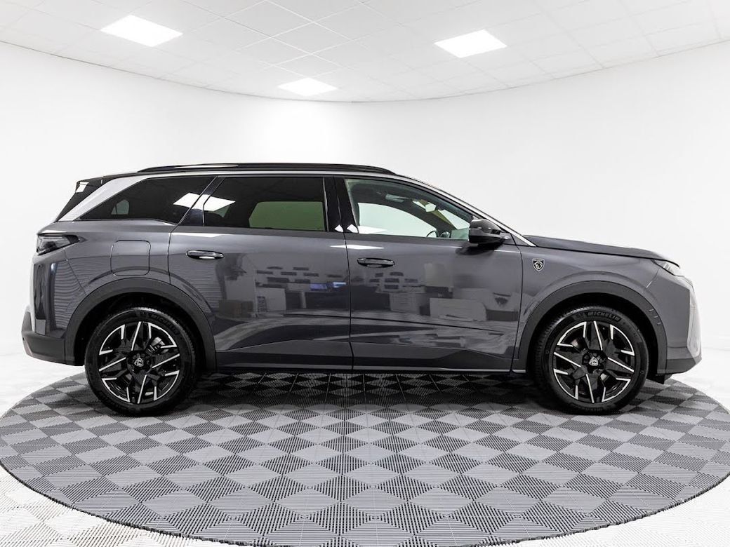 2025 Peugeot 5008