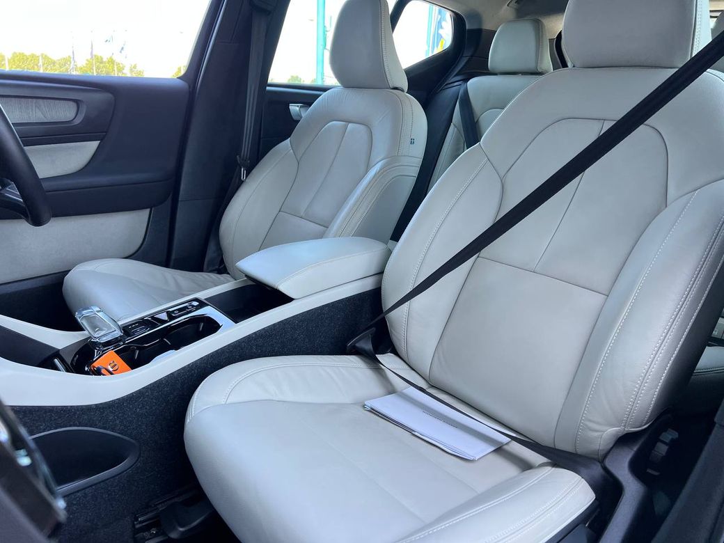 2022 Volvo XC40