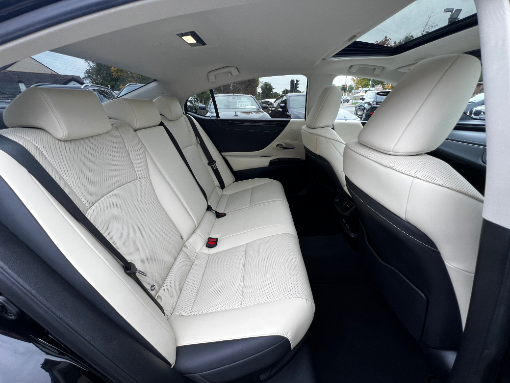 2022 Lexus ES 300h