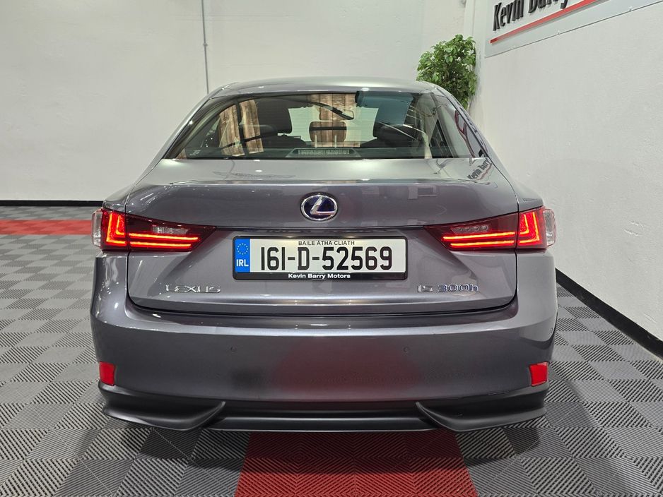 2016 Lexus IS 300h