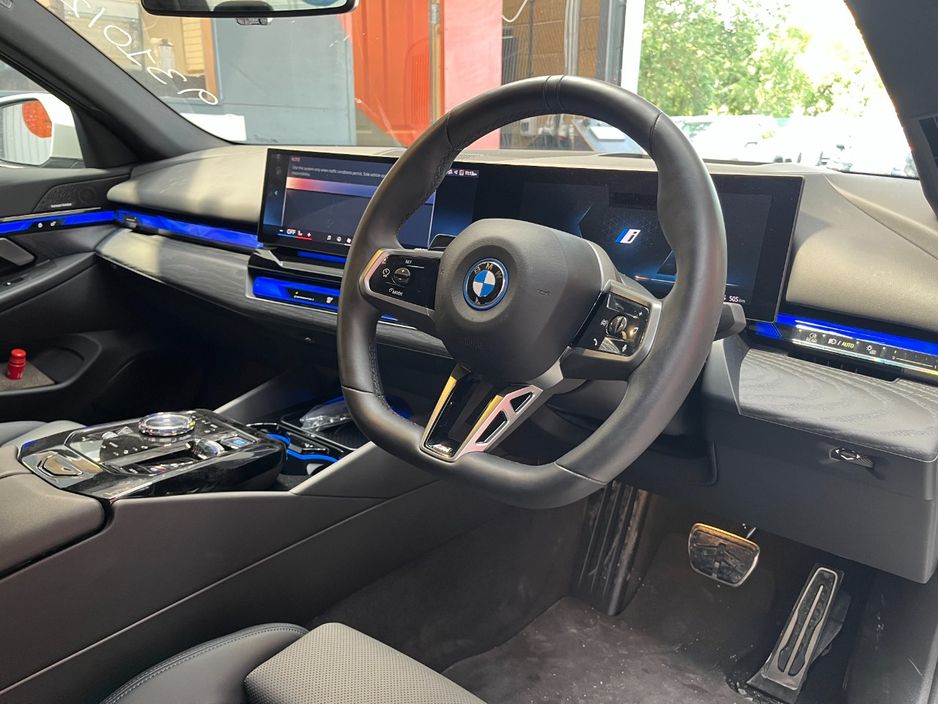 2024 BMW i5