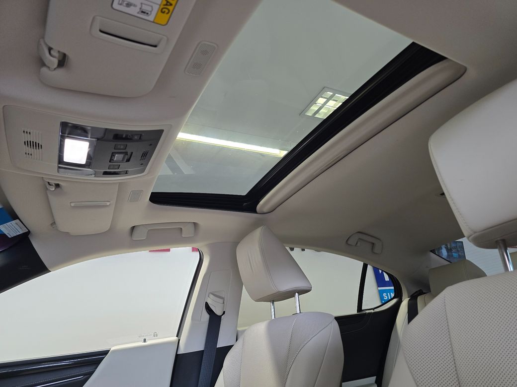 2025 Lexus ES 300h