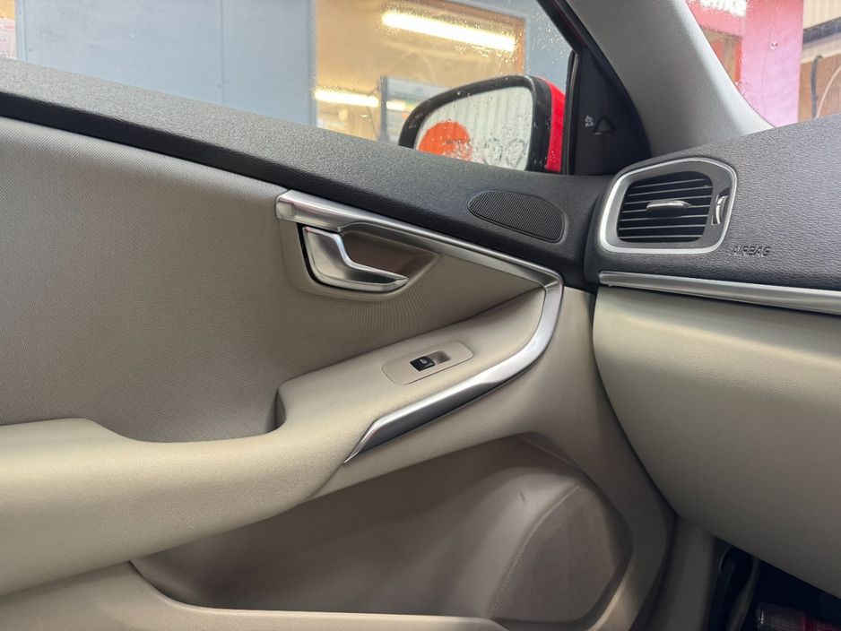 2014 Volvo V40