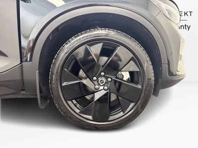 2025 Volvo EX40