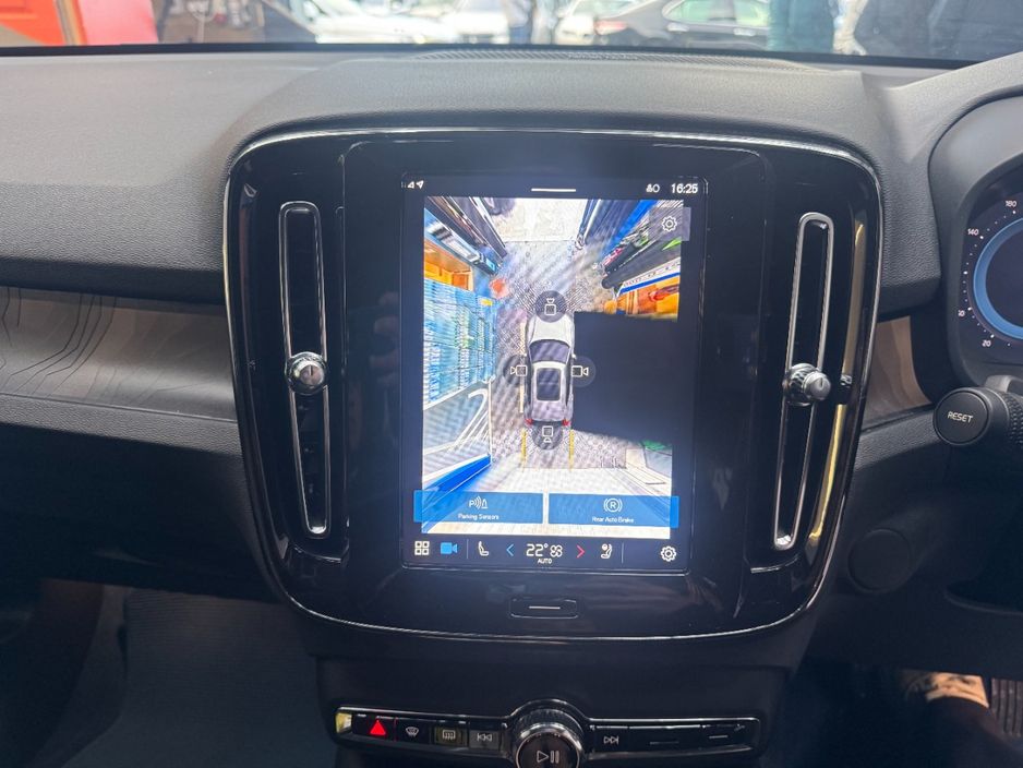 2023 Volvo XC40