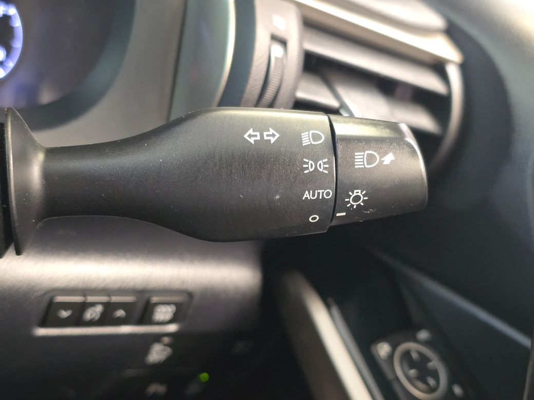 2019 Lexus IS 300h