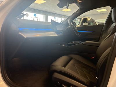 2025 BMW 530