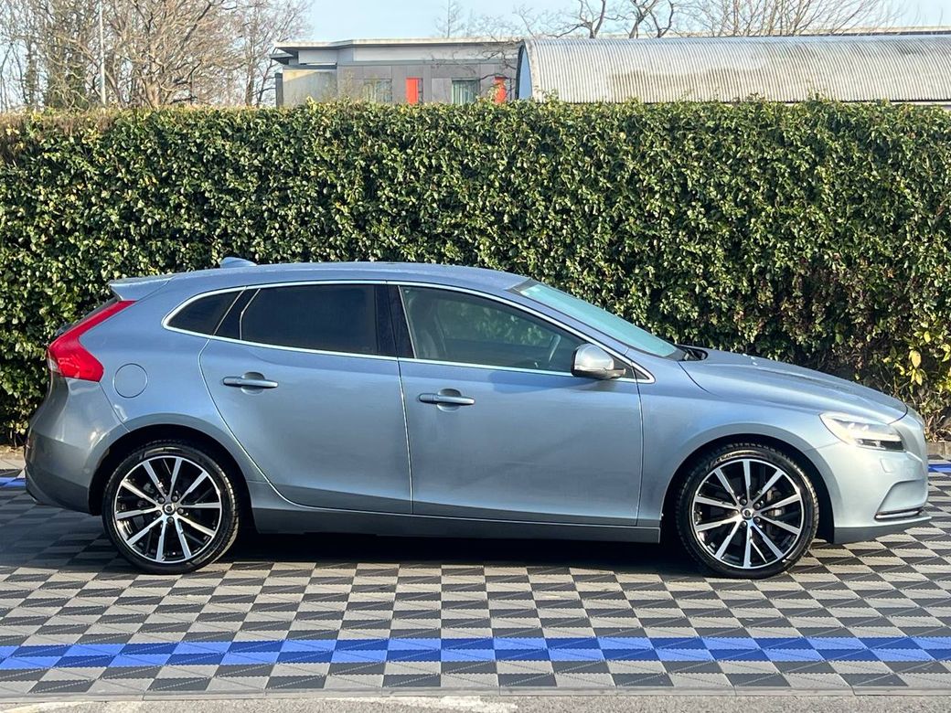 2017 Volvo V40