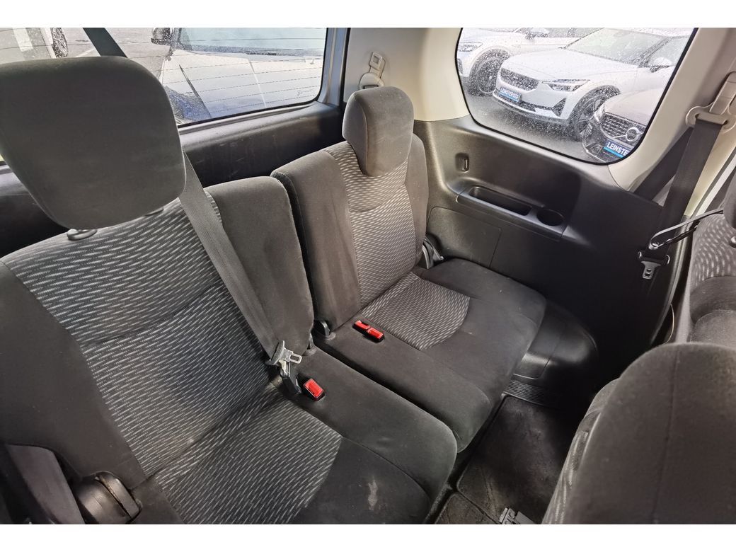 2013 Nissan Serena