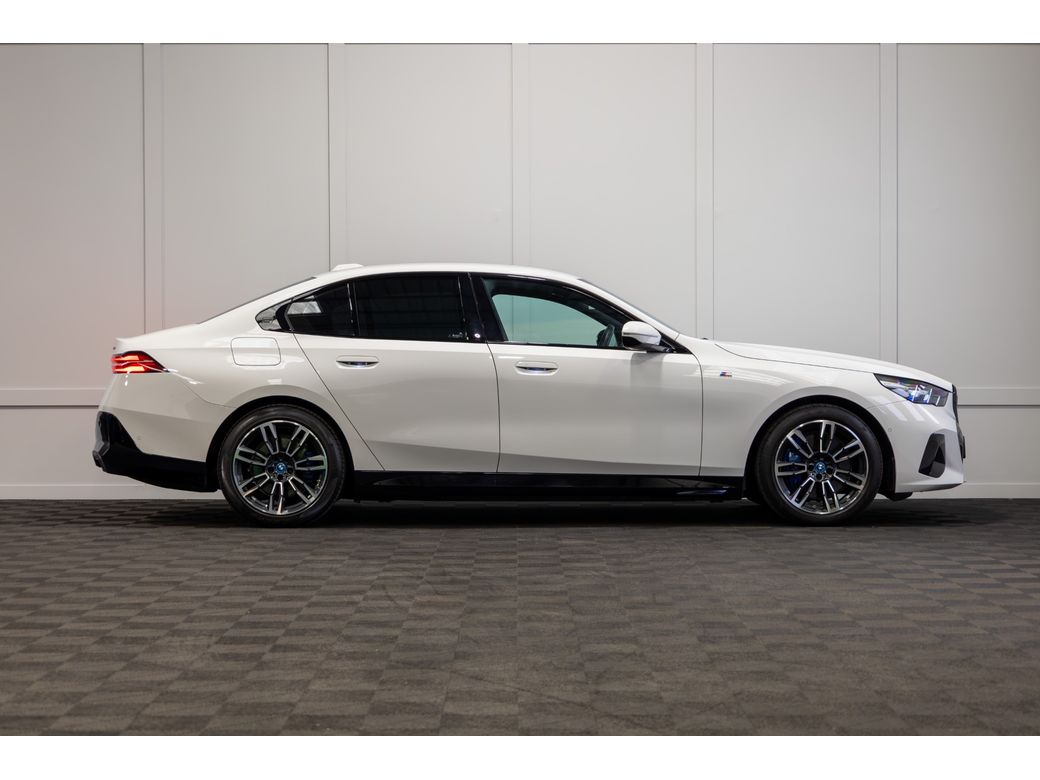 2024 BMW i5