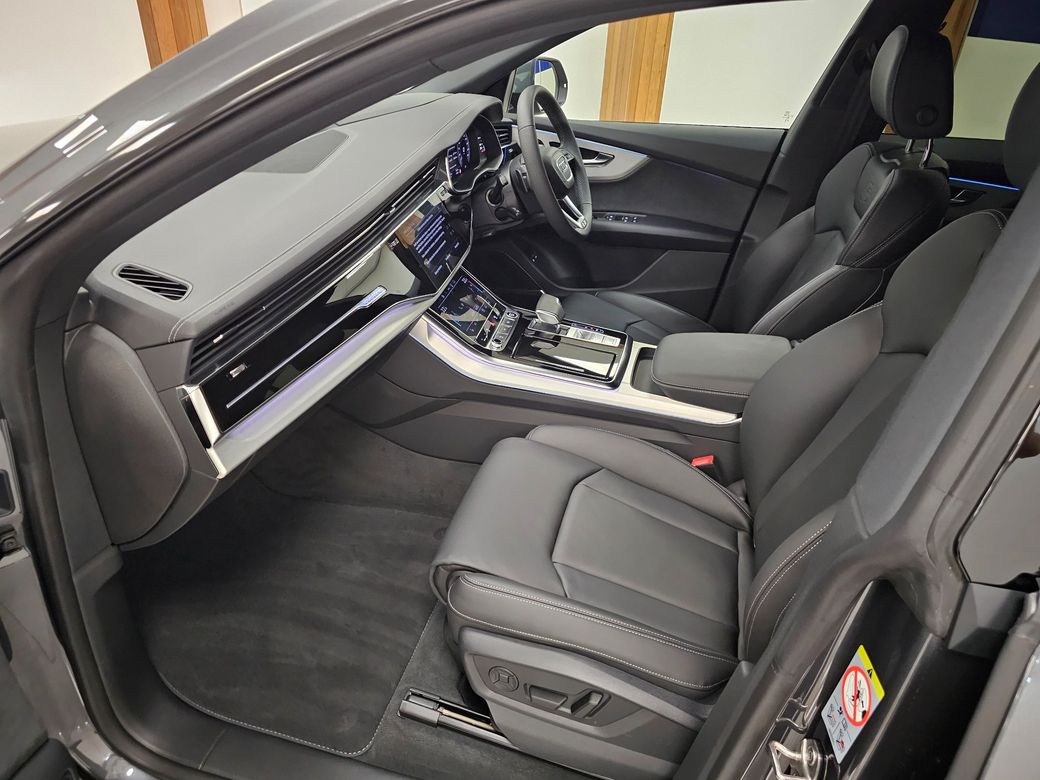 2025 Audi Q8