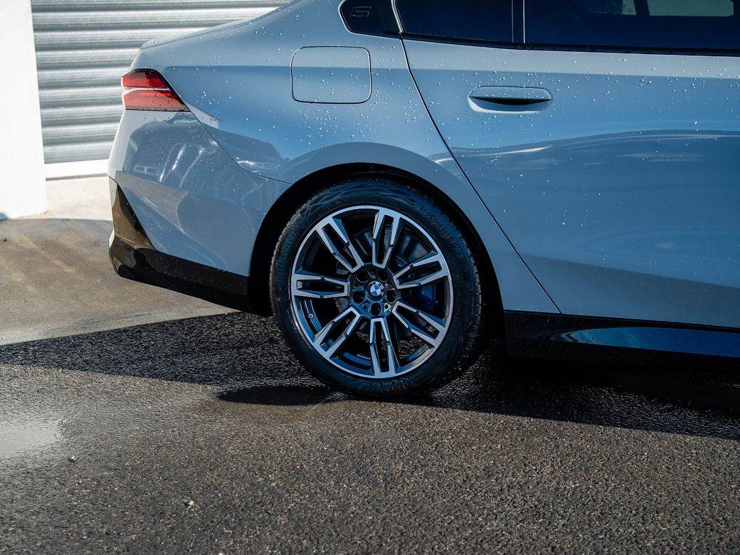 2025 BMW i5