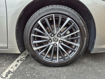 2023 Lexus ES 300h