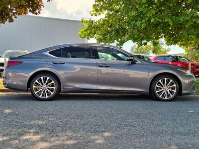 2021 Lexus ES 300h