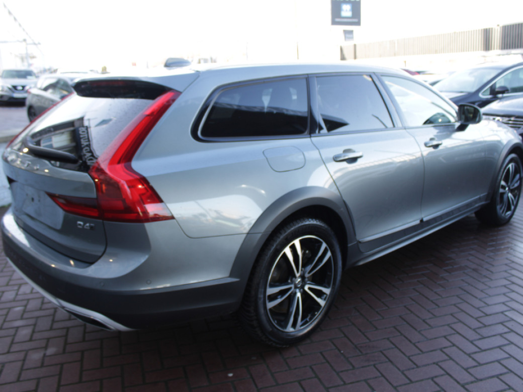 2019 Volvo V90 Cross Country