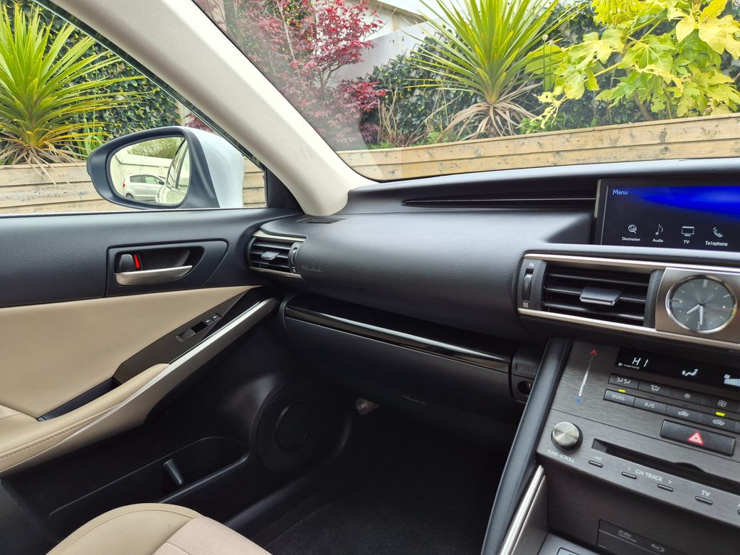 2020 Lexus IS 300h