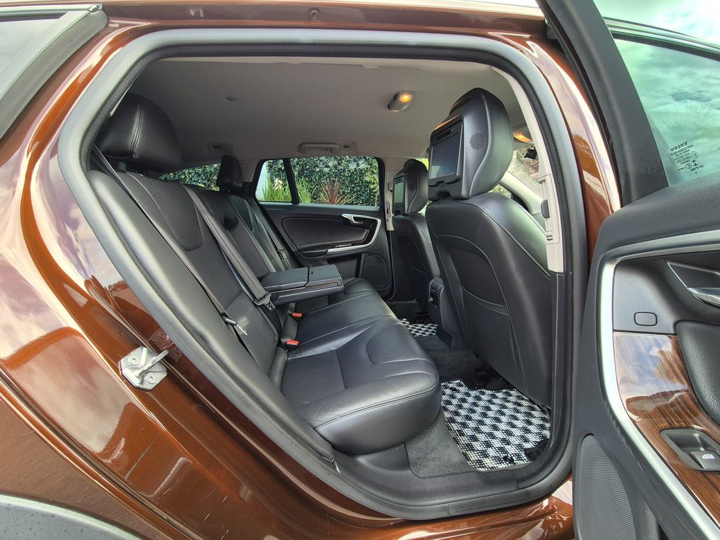2017 Volvo V60 Cross Country