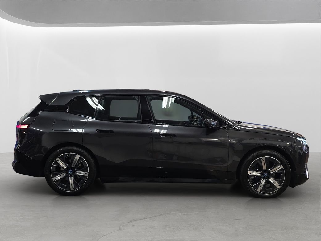 2025 BMW iX