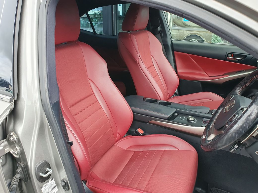2016 Lexus IS 300h