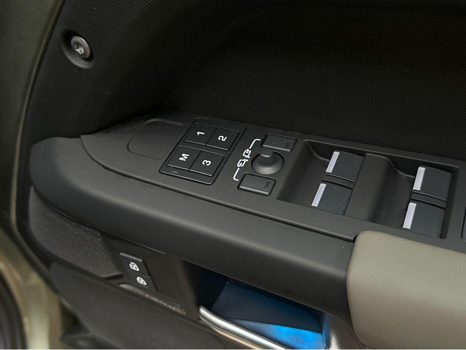 2025 Land Rover Defender